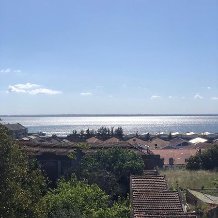 Quarto Com Vista Do Rio Tejo Lisboa Exterior foto